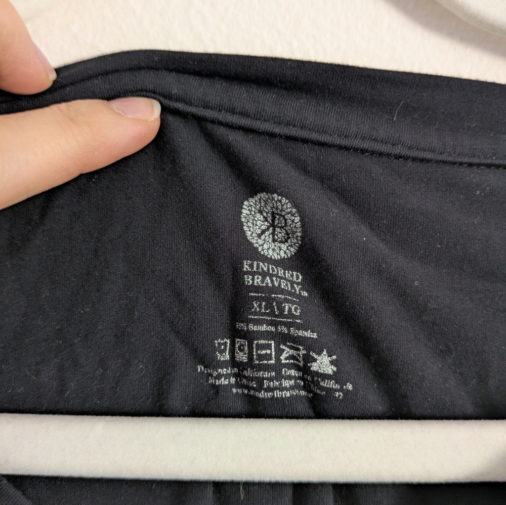 Kindred Bravely Black Relaxed Sleeveless Tank Top - Picture 3 of 4